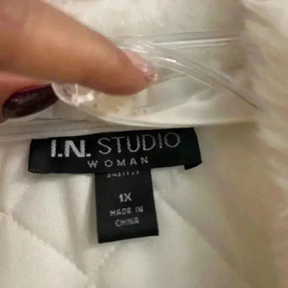 Ivory Faux Fur Vest (Detachable Fur Collar) - Picture 8 of 9